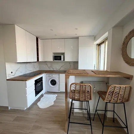 Appartement-centre -climatise-terrasse-parking *