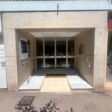 Appartement-centre -climatise-terrasse-parking *