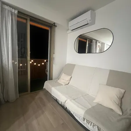 아파트 Appartement-centre -climatise-terrasse-parking *